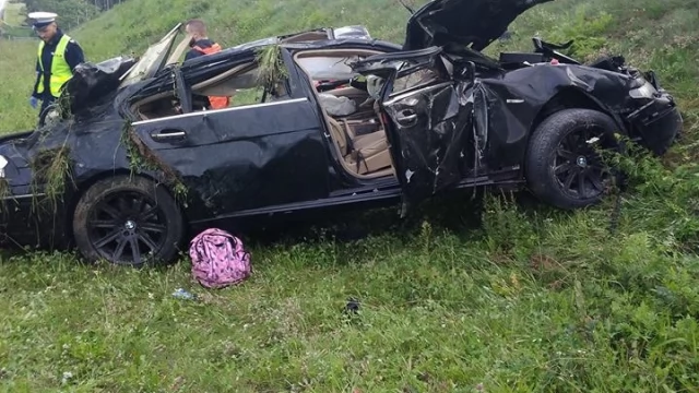 Tczew - Dachowanie na A1. Jedna osoba nie żyje, druga w szpitalu