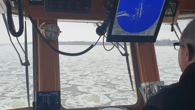 Tczew - Pierwszy patrol lodołamaczy w sezonie zimowym