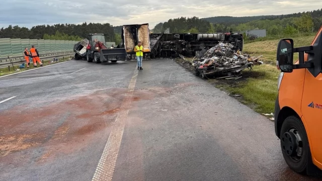 Tczew - Ciężarówki stanęły w ogniu. A1 zablokowana po nocnym wypadku