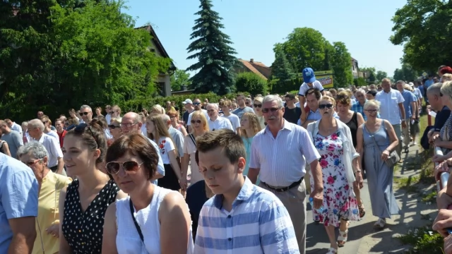 Tczew - Boże Ciało. Wierni na ulicach Tczewa
