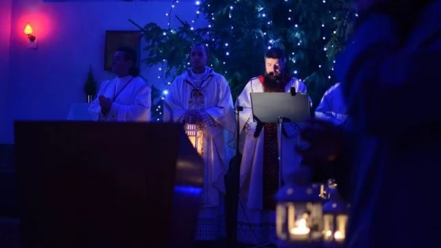 Tczew - Żłóbek w kształcie serca, tort i "sto lat" - czyli pasterka w kościele szkolnym