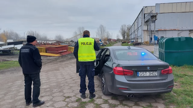 Tczew - Słup dymu nad Tczewem. Niewielki pożar na terenie stoczni
