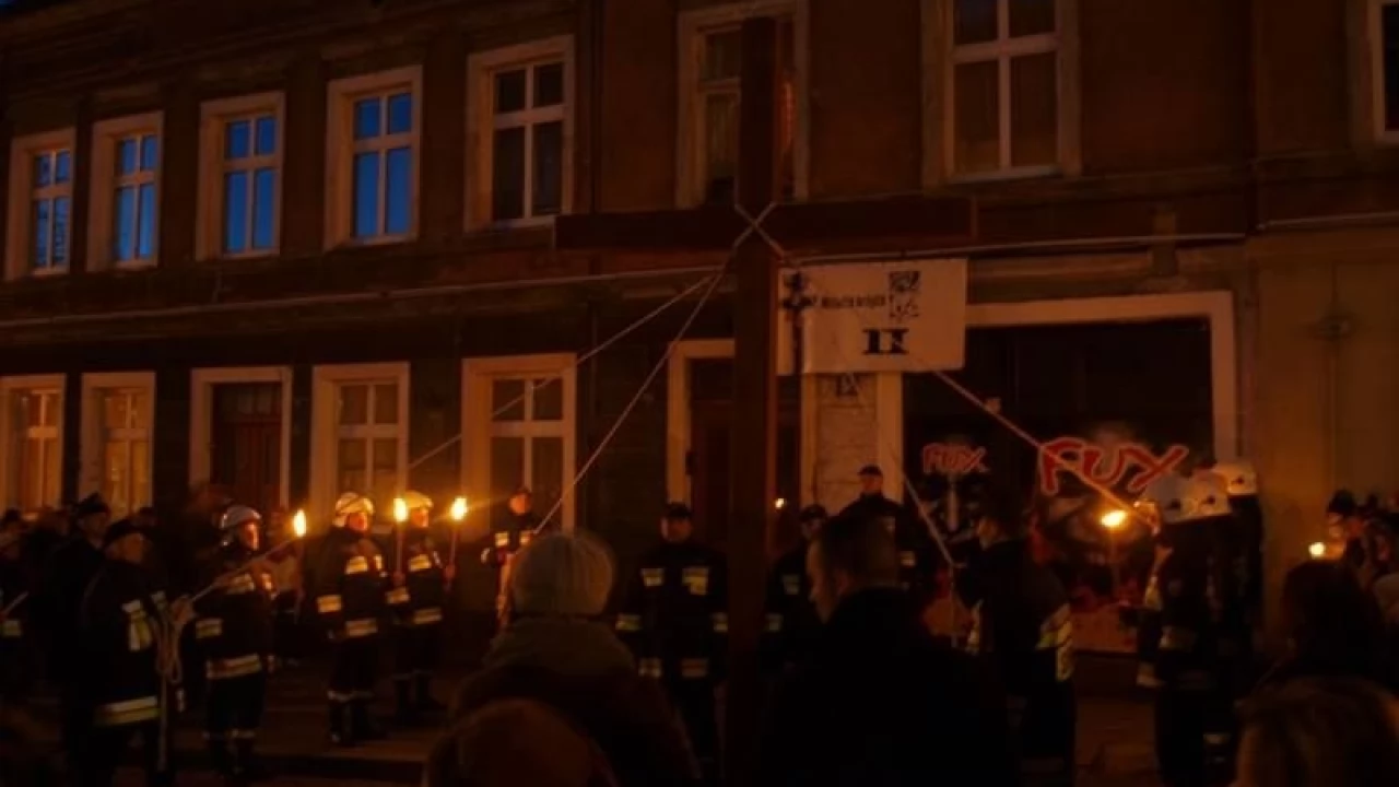 Tczew - Droga krzyżowa na Starym Mieście. Tłumy tczewian na ulicach