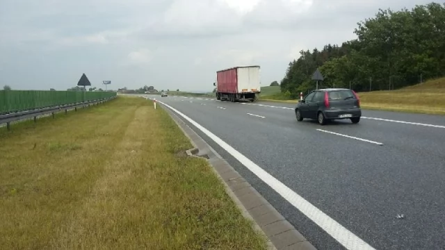 Tczew - Wypadek na A1. Po poważnie rannego kierowcę przyleciał śmigłowiec