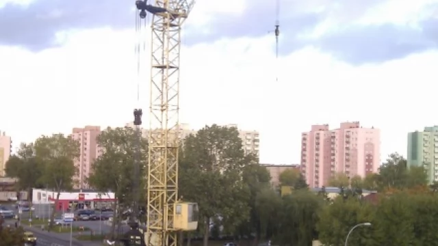 Tczew - BEZPIECZEŃSTWO: Czy dźwig może bujać się nad jezdnią?