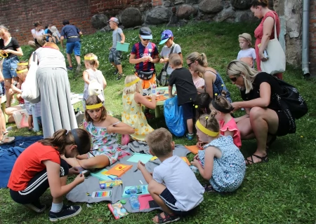 Tczew - Biblioteka plenerowa zaprasza w środy