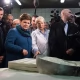 Tczew - Beata Szydło w pelplińskiej piekarni 