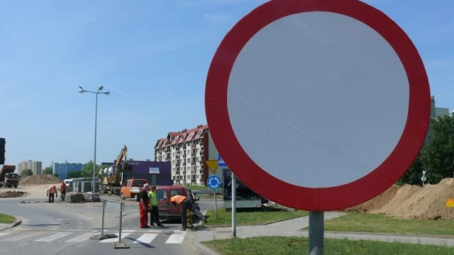 Tczew - Ul. Nowosuchostrzycka. Roboty ziemne, kanalizacja, układanie sieci