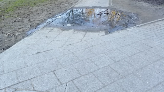 Tczew - Kałuża czy chodnik?