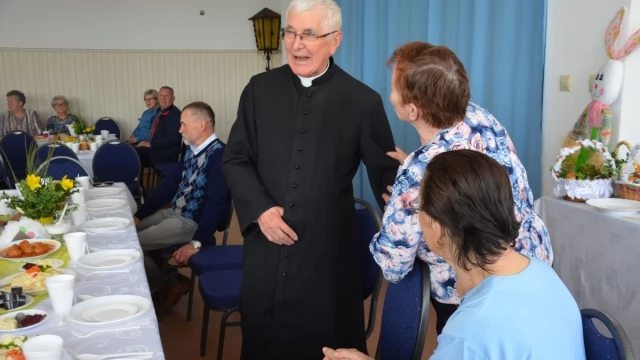 Tczew - Mieszkańcy Suchostrzyg spotkali się na wielkanocnym śniadaniu