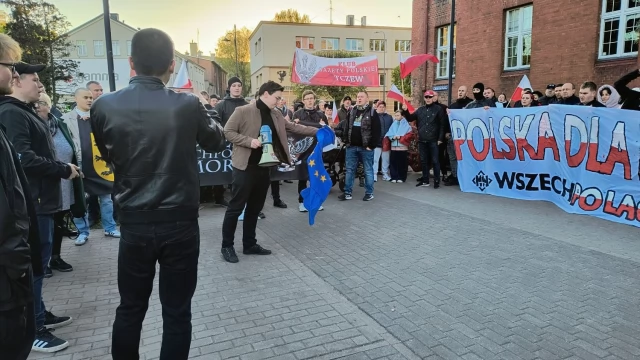 Tczew - Antyimigracyjny protest środowisk prawicowych