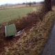 Tczew - Martwy pies wyrzucony do rowu razem z budą - "Animalsi" proszą o pomoc