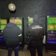 Tczew - Policjanci z Tczewa zlikwidowali nielegalny salon gier. Sześć automatów i gotówka w rękach służb