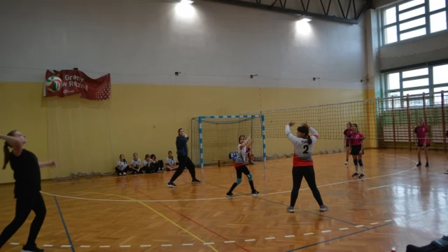 Tczew - Mistrzostwa Miasta Tczewa w Piłce Siatkowej "czwórki" dziewcząt i chłopców