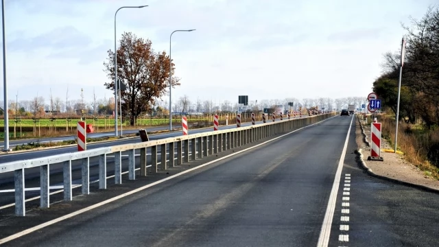 Tczew - Dzięki za te barierki! Dzięki nim mogę wlec się za traktorem i kombajnem
