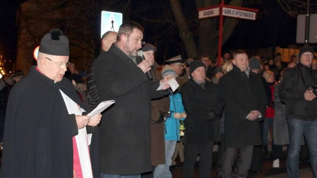 Tczew - Droga krzyżowa na Starym Mieście. Tłumy tczewian na ulicach