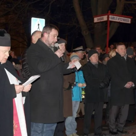 Tczew - Droga krzyżowa na Starym Mieście. Tłumy tczewian na ulicach