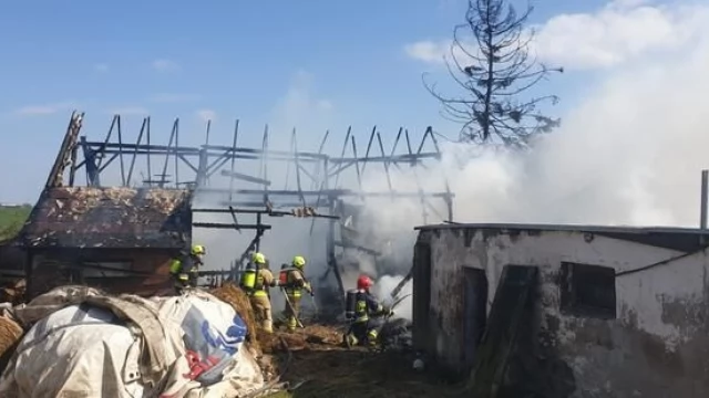 Tczew - Sześć zastępów straży gasiło pożar w Czarlinie
