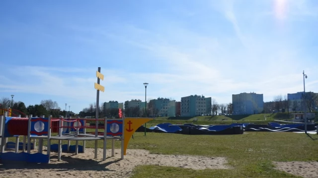 Tczew - Puste skwery i place zabaw. Większość tczewian została w domu, ale niektórzy nie posłuchali