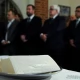 Tczew - Samorządowcy podzielili się opłatkiem z biskupem