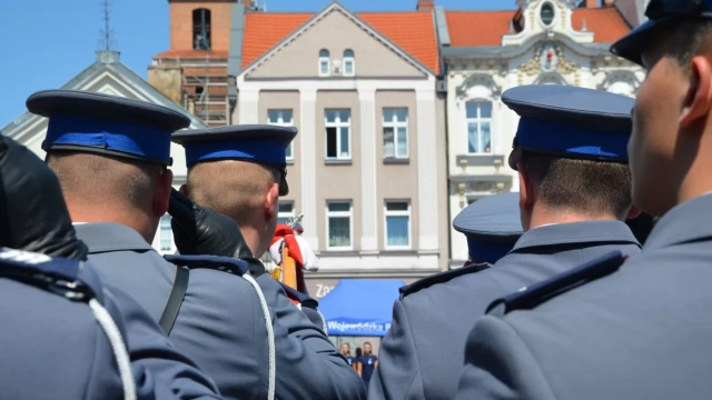 Tczew - Policjanci z całego województwa świętowali w Tczewie