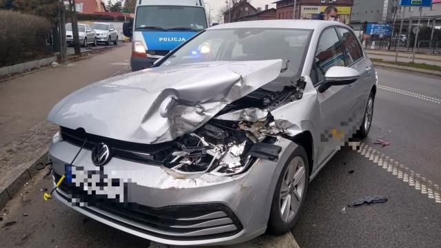 Tczew - Ciągnikiem w kwiaciarnię. Groźna kolizja na Gdańskiej