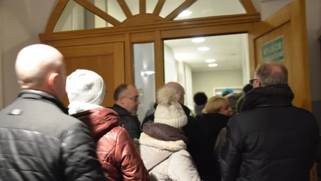 Tczew - Wybrzmiał dźwięk ciszy. Tczewianie pożegnali Pawła Adamowicza