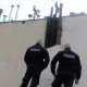Tczew - Policja: na widok radiowozu zaczął uciekać, wszedł na dach jednej z kamienic