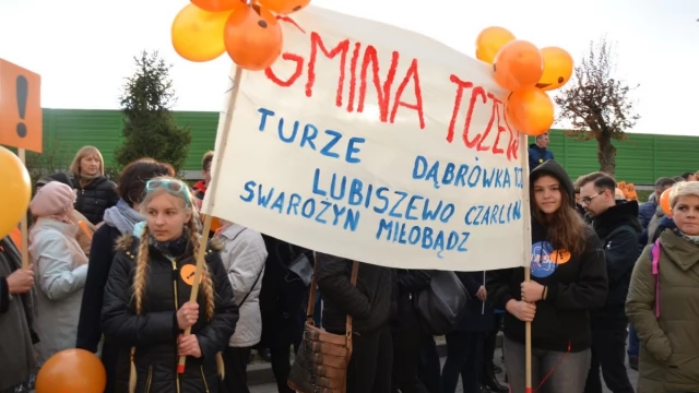 Tczew - Manifestacja pod delegaturą kuratorium. "Oświata stoi nad przepaścią"