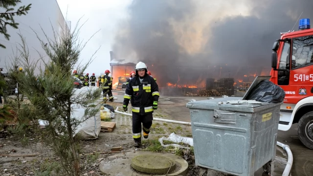 Tczew - Poważny pożar w Zajączkowie Tczewskim. Kilkanaście zastępów straży na miejscu
