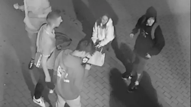 Tczew - Policja ustala, kto zniszczył elewację hali sportowej. Znasz te osoby?