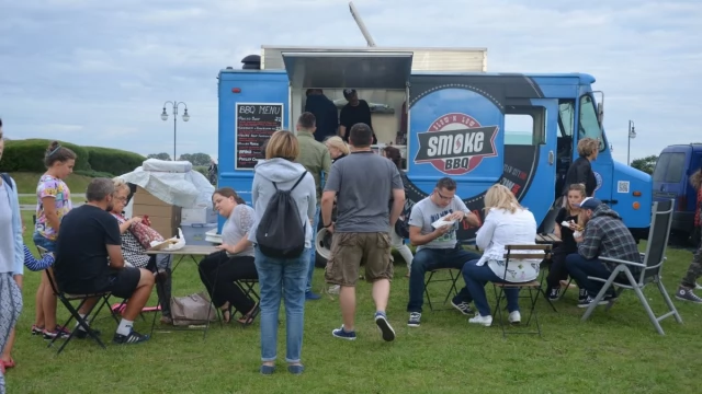 Tczew - Zlot foodtrucków - bulwar zmienił się w wielką restaurację