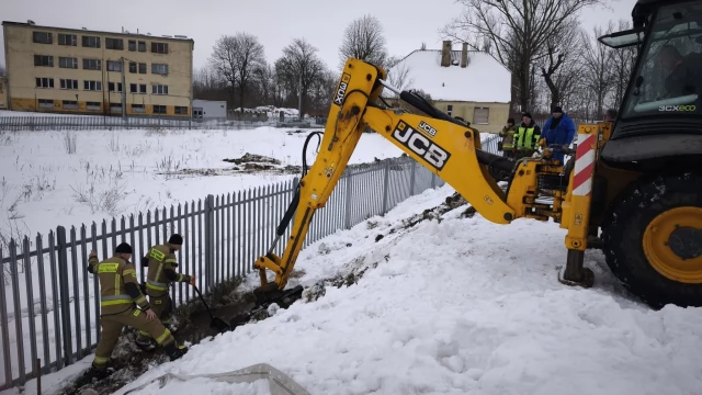 Tczew - Akcja na osiedlu Staszica. Woda mogła przerwać wał