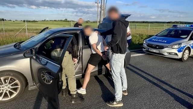 Tczew - Policjanci zatrzymali dwóch obywateli Ukrainy podejrzanych o oszustwa