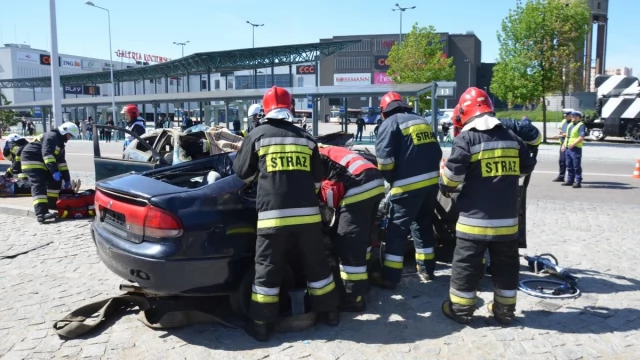 Tczew - Wypadek, ale nie ma łączności... Na szczęście to tylko ćwiczenia