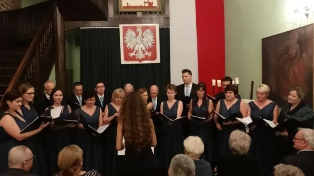 Tczew - XXVI Gniewskie Spotkania Kameralne - patriotyczny koncert chóru na początek