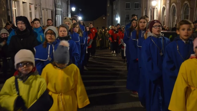 Tczew - Tłumy tczewian na staromiejskiej drodze krzyżowej
