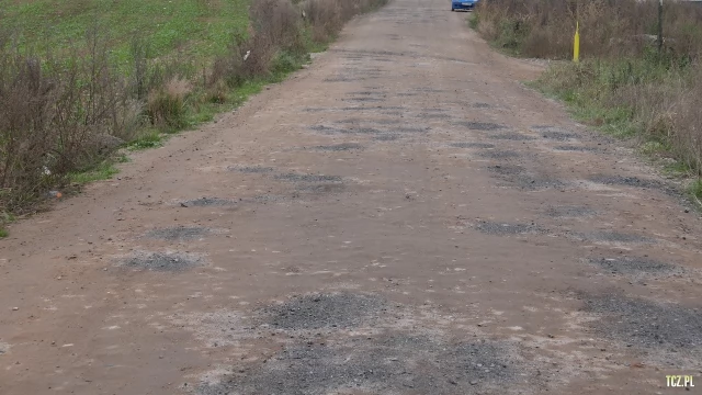 Tczew - Załatana droga do nowego osiedla Rokitki [FOTO] [bez komentarza]