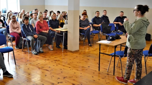Tczew - O narkotykach i dopalaczach z policjantami
