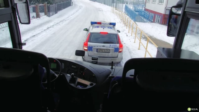 Tczew - Policja kontroluje autokary, by dzieci bezpiecznie wróciły z ferii