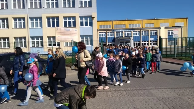 Tczew - Ulicami Tczewa przeszedł Marsz na Niebiesko