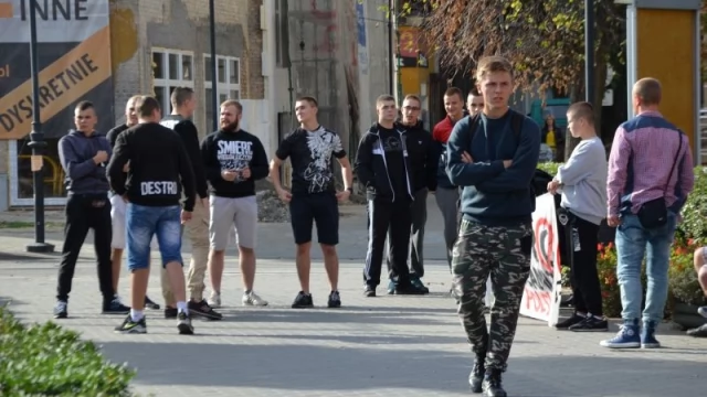 Tczew - Manifestacja przeciw przyjmowaniu uchodźców. Nie zabrakło radykalnych haseł