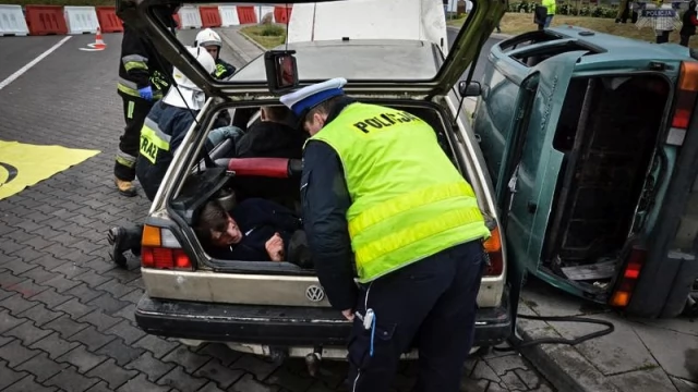 Tczew - A1. 15 osób rannych, uszkodzony dystrybutor z gazem. Na szczęście to ćwiczenia