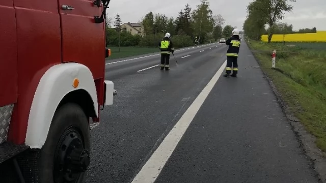 Tczew - Ostrożnie na drodze! Plama oleju ciągnie się kilometrami
