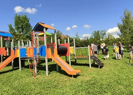 Tczew - Place zabaw na Górkach z nowymi urządzeniami zabawowymi