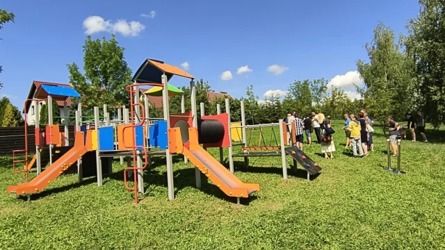 Tczew - Place zabaw na Górkach z nowymi urządzeniami zabawowymi