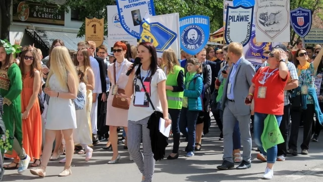 Tczew -  Zlot Szkół Sienkiewiczowskich z tczewską reprezentacją. Było spotkanie z... prawnuczką pisarza
