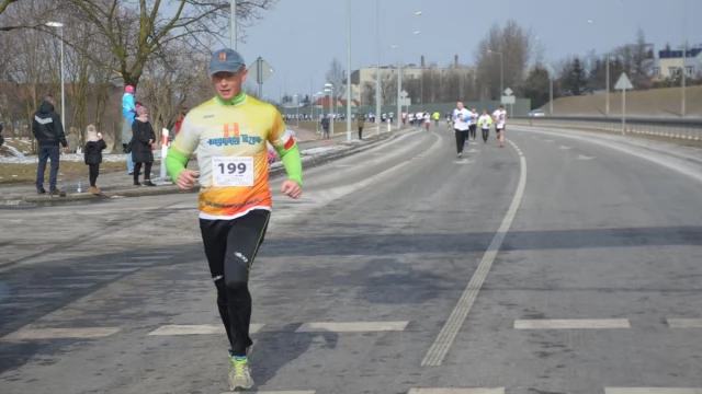 Tczew - Pierwszy w Tczewie Bieg Tropem Wilczym - ponad dwustu biegaczy na starcie