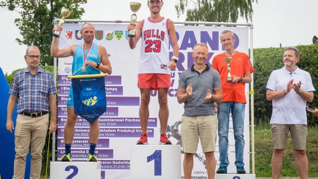 Tczew - Biegacze w hołdzie Kazimierzowi Piechowskiemu