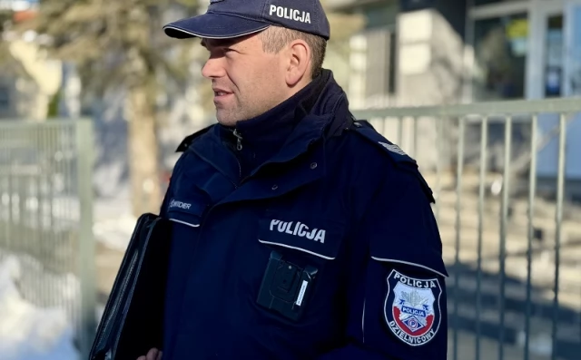 Tczew - Prowadzili czynności dotyczące śmierci mężczyzny. Na szczęście zauważyli też sytuację żony